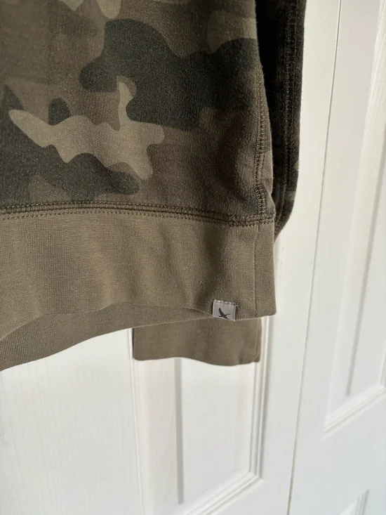 Eddie Bauer Olive & Dark Green Camo Crewneck Sweater - Picture 4 of 11